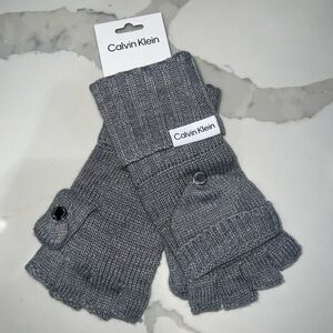 Calvin Klein Grey knitted convertible finger & thumbless gloves w/mitten flap.